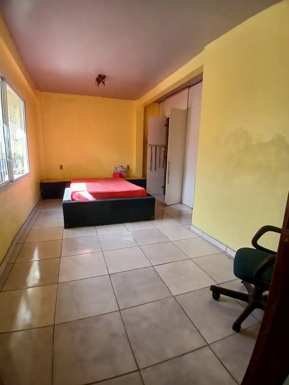 Imagem Ampla casa com patio no bairro Rubem Berta .
