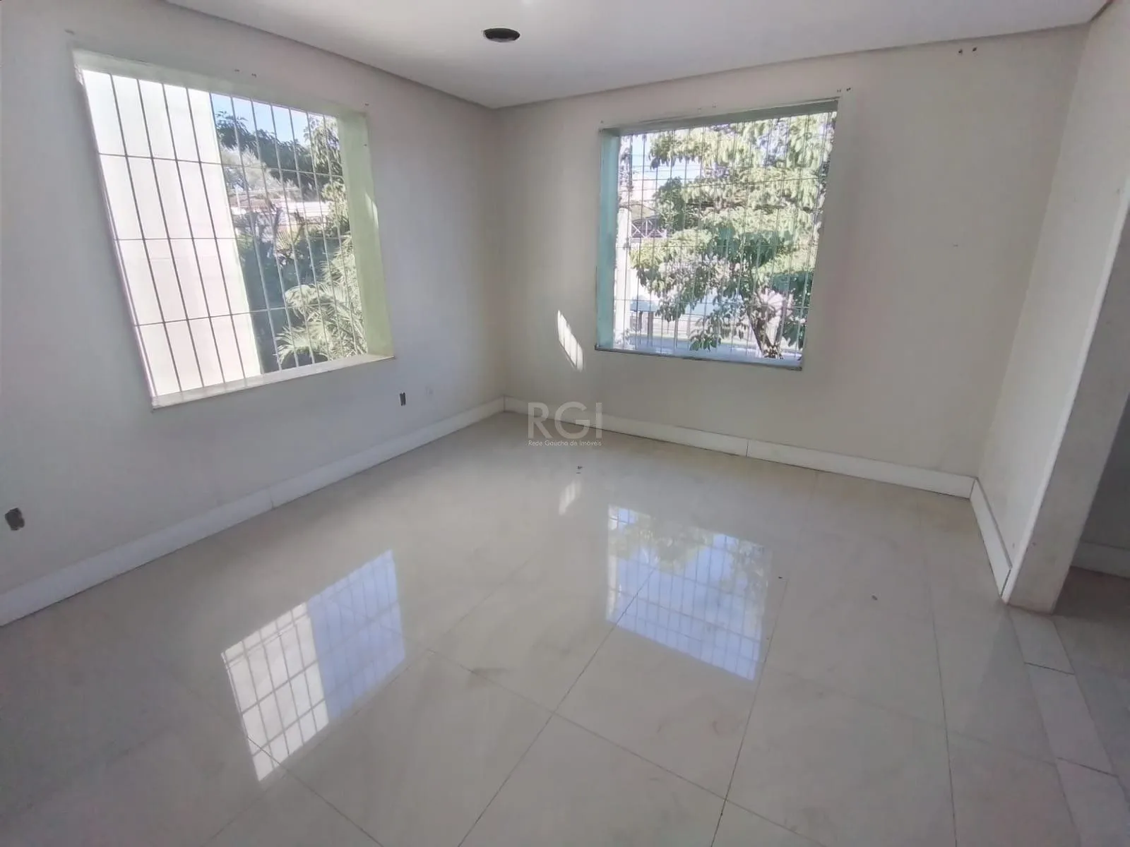 Imagem Casa Comercial para Venda - 250m², 0 dormitórios, 10 vagas - Glória