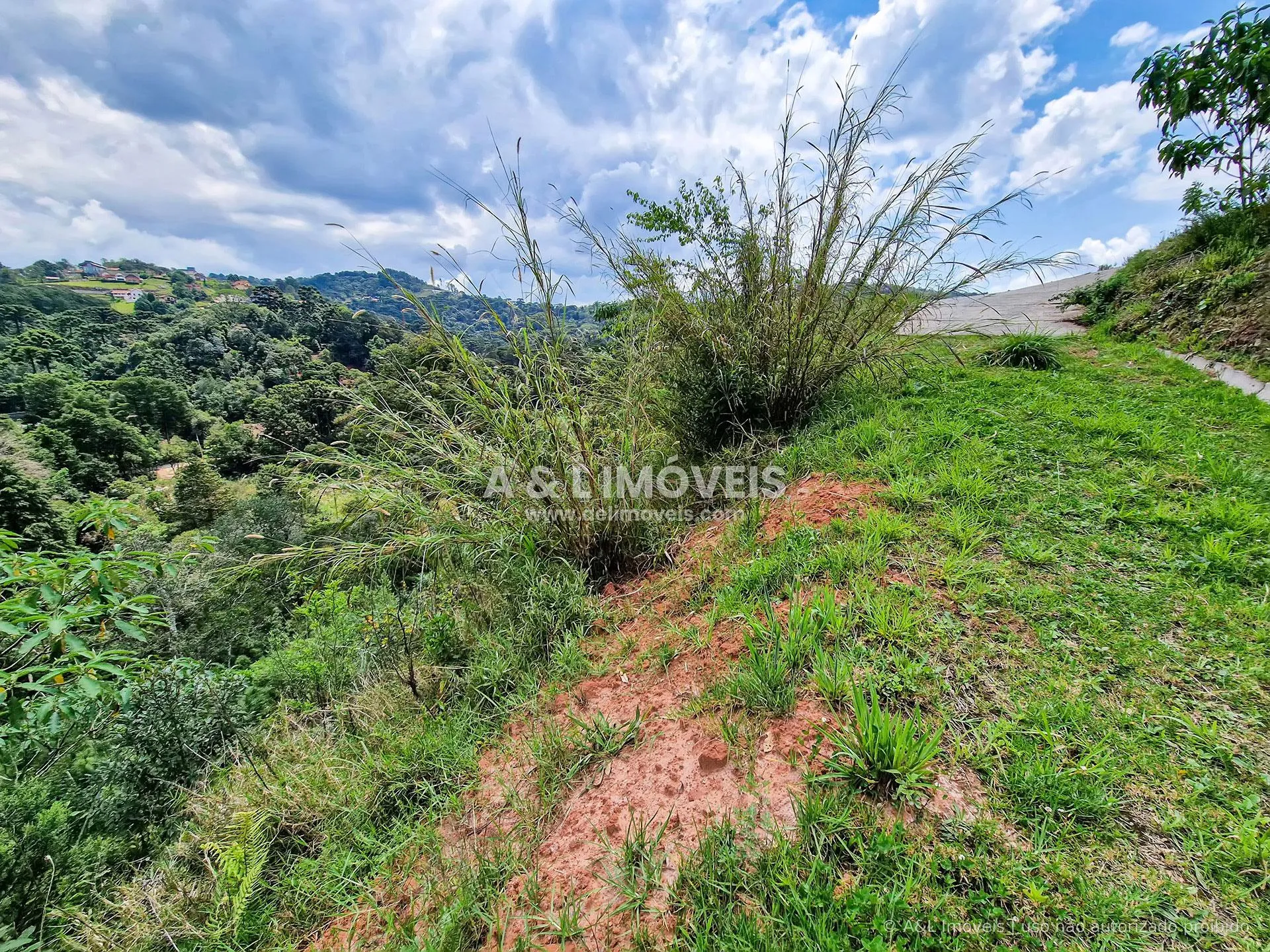 Imagem Terreno no Quintas do Atalaia | Vista para o vale e projeto aprovado