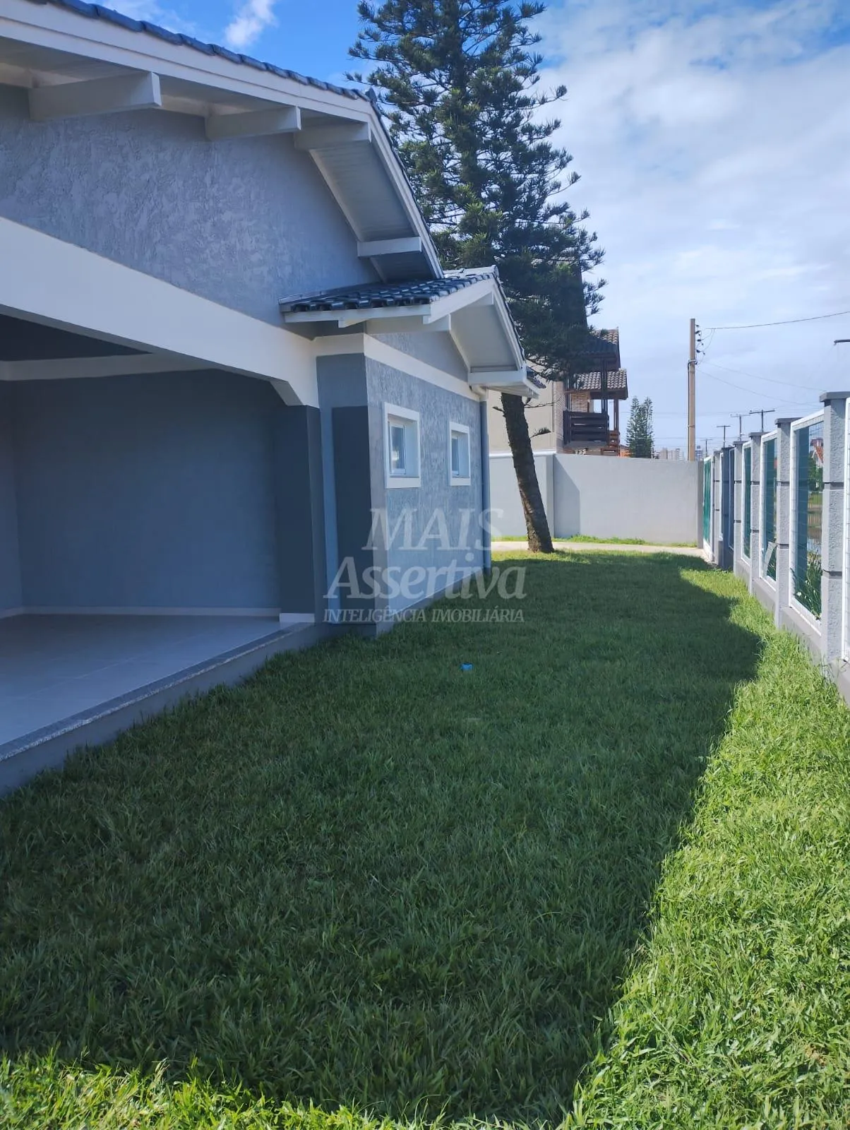 Imagem Excelente casa a venda em Tramandaí - 3 dormitórios, 2 vagas de garagem