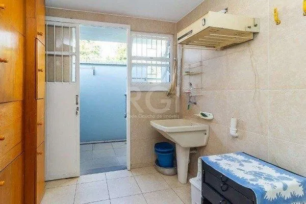 Imagem Casa para Venda - 227m², 3 dormitórios, sendo 1 suites, 4 vagas - Azenha