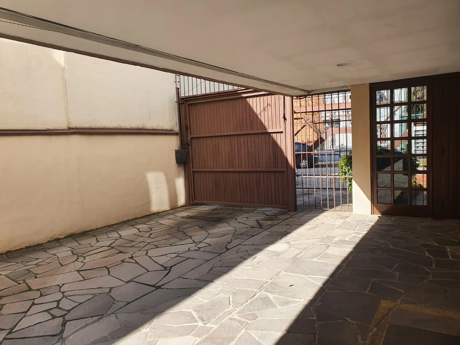 Imagem Apartamento de 2 dormitórios no bairro Azenha para comprar