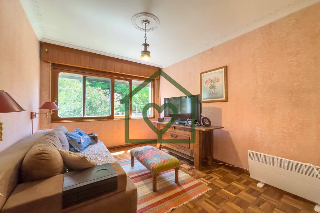 Imagem Ótimo apartamento de 3 dormitórios sendo 1 suíte, no Bairro Petrópolis em Porto Alegre. 
 
Para ...