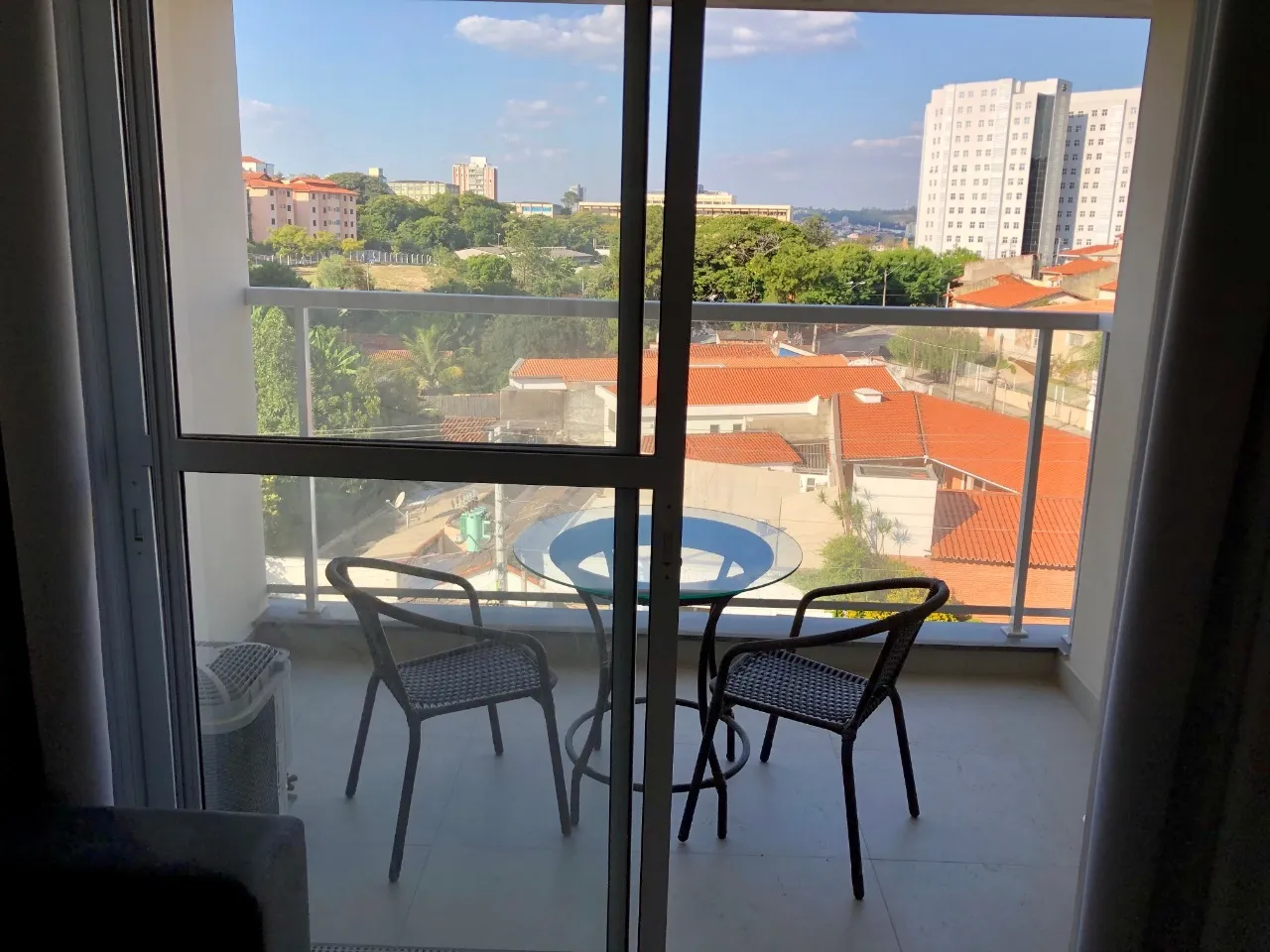 Imagem Apartamento para locação no Jardim Faculdade, Sorocaba-SP: 1 quarto, 1 suíte, 1 sala, 1 banheiro, 1 vaga de garagem, 33m² de área.