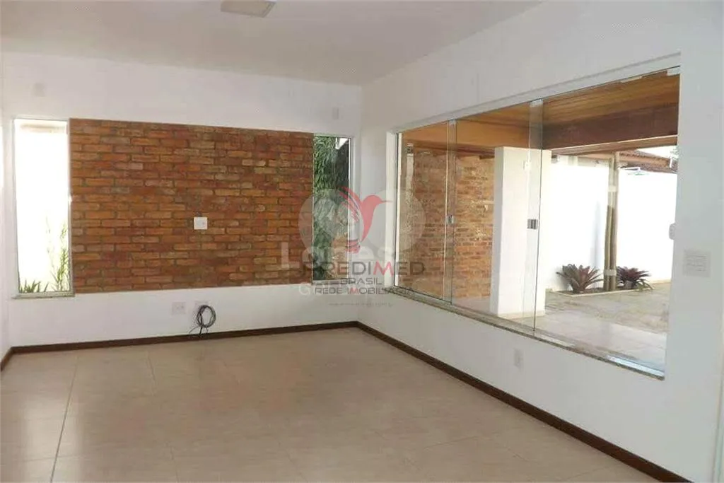 Imagem Casa de 3 quartos, 250m² no bairro Loteamento Porto Seguro, em Avaré