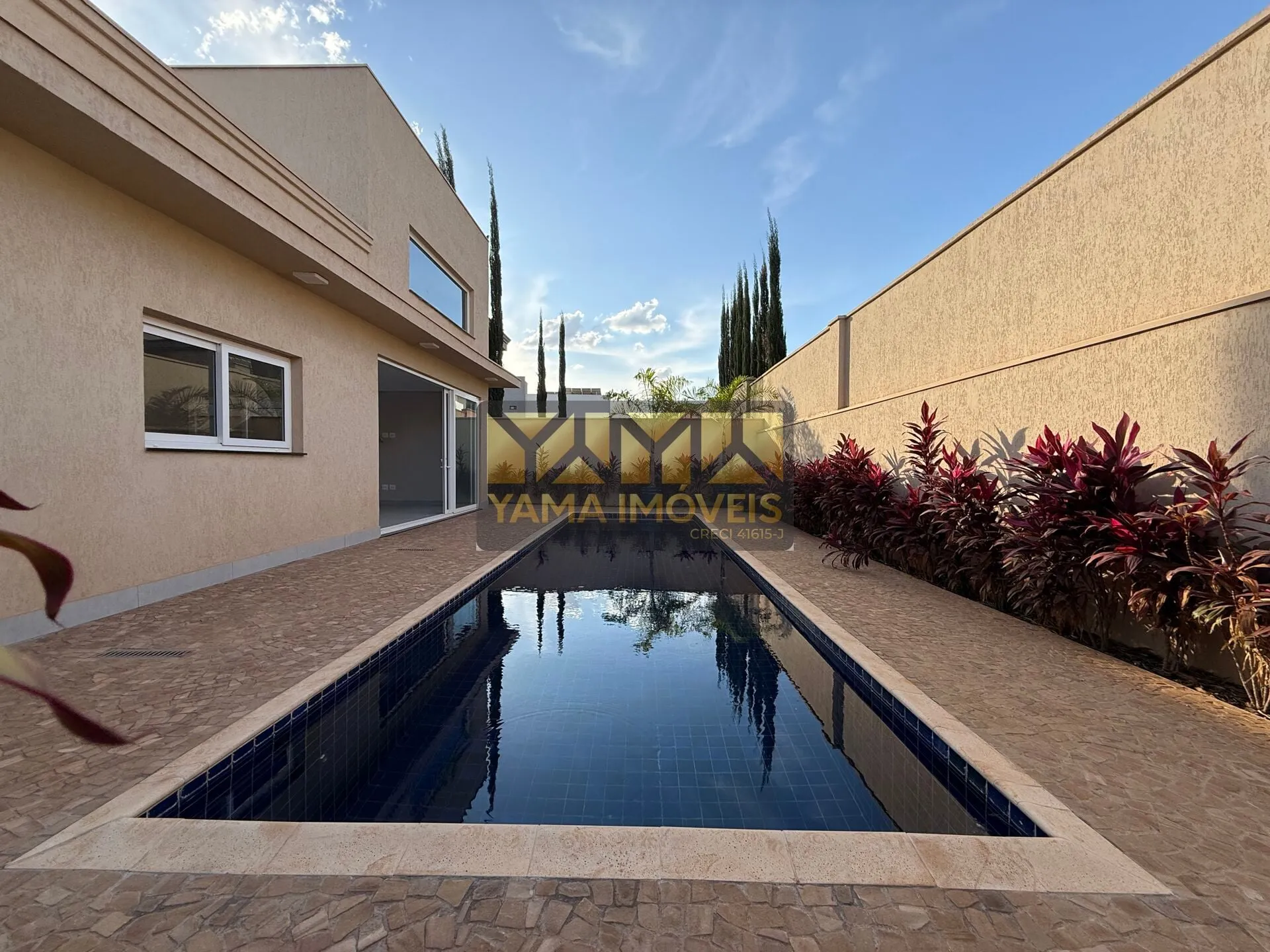 Imagem Condomínio Bela Vista - Casa Térrea no Condomínio Bela Vista - 4 Suítes - Piscina - Jardim Olhos D'Água