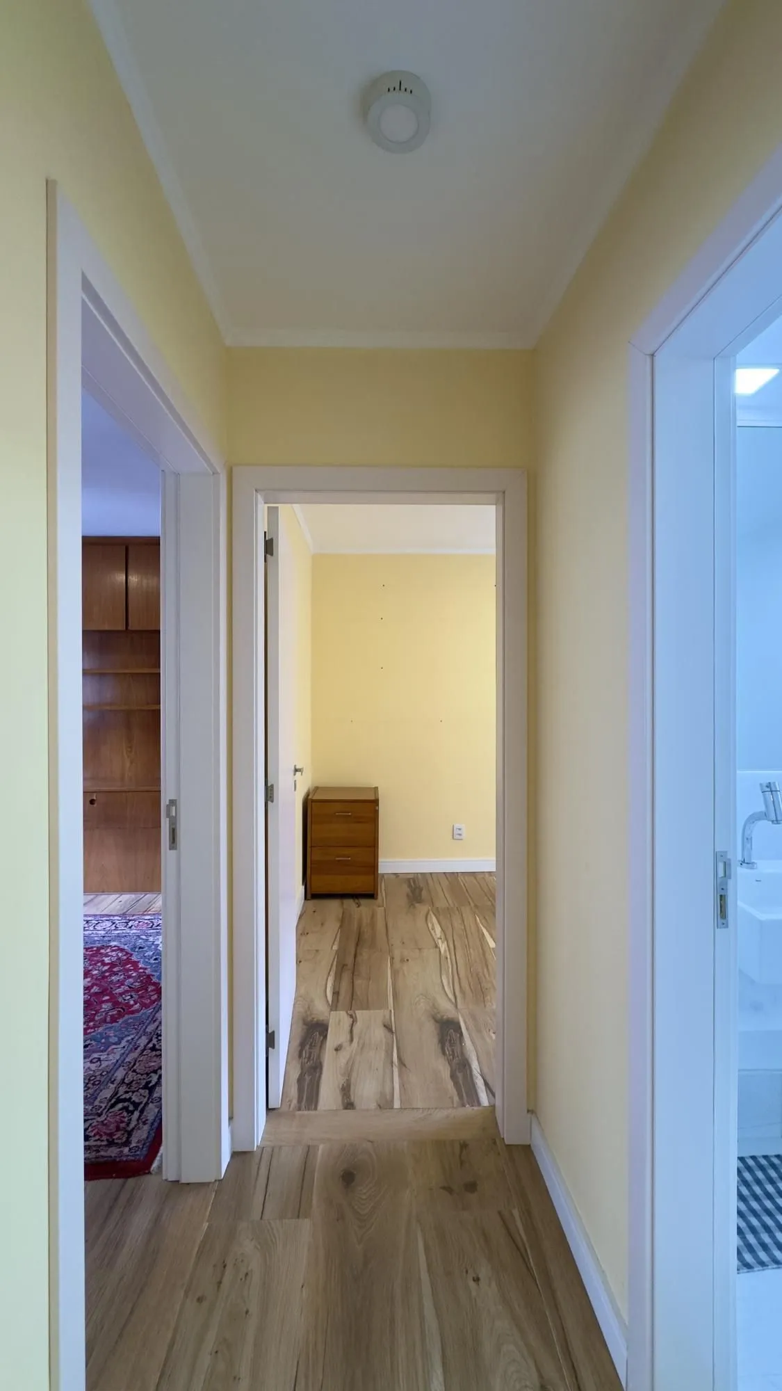 Imagem Apartamento 2 dormitórios, reformado e ensolarado no Centro Histórico