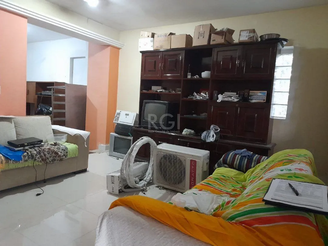 Imagem Casa para Venda com 3 dormitórios, sendo 1 suites e 3 vagas no bairro Ipanema