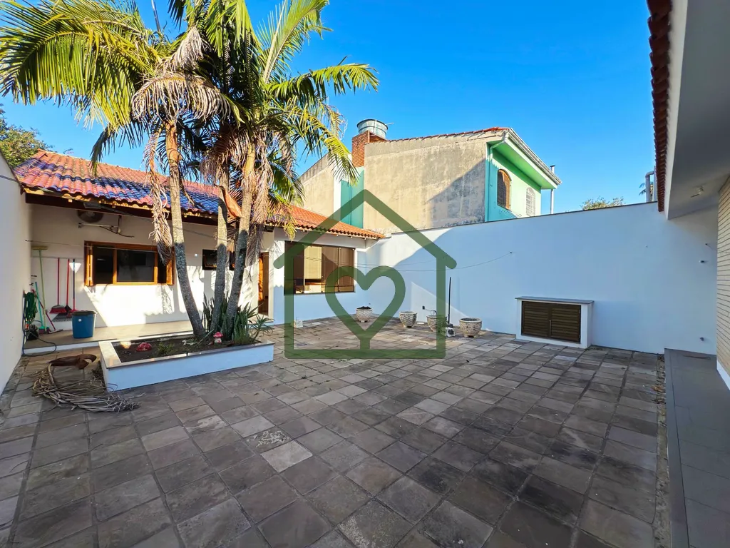 Imagem Residência com Anexo e Espaço de Lazer Completo 
 
Excelente residência semi nova, construída em...