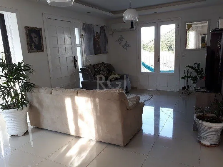 Imagem Casa com 4 dormitórios no bairro Vila Nova
