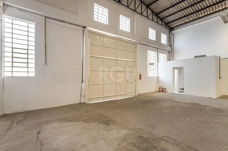 Imagem MÁFFER IMÓVEIS ALUGA - DEPÓSITO / PAVILHÃO NO 4º DISTRITO Rua Comendador Coruja, 131 - Floresta | Porto Alegre/RS Área privativa: 502 m² Com estacionamento frontal