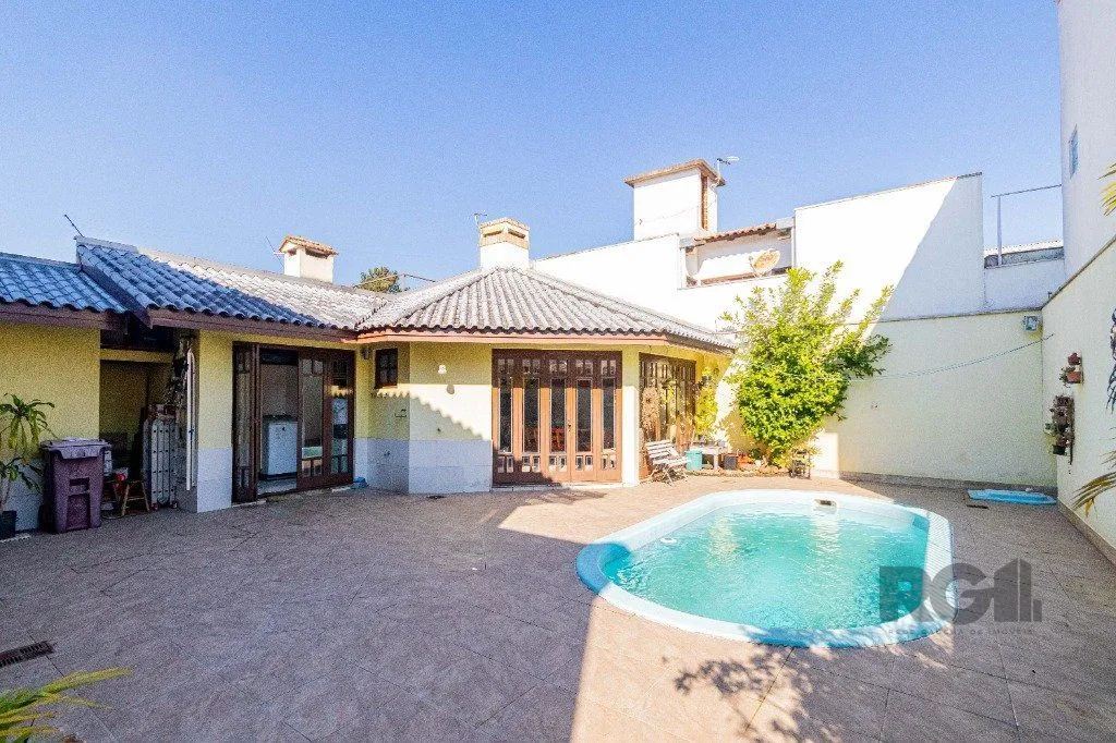 Imagem Casa de 4 dormitórios 304m² no bairro Jardim Lindóia