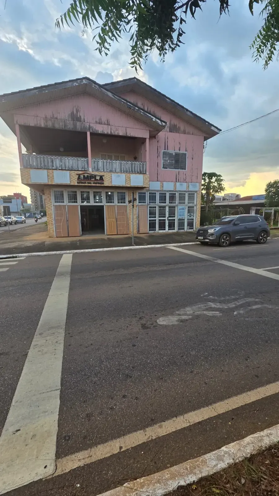 Foto do imóvel Ponto Comercial para Alugar, 357 m² em Avenida Prefeito Chiquilito Erse