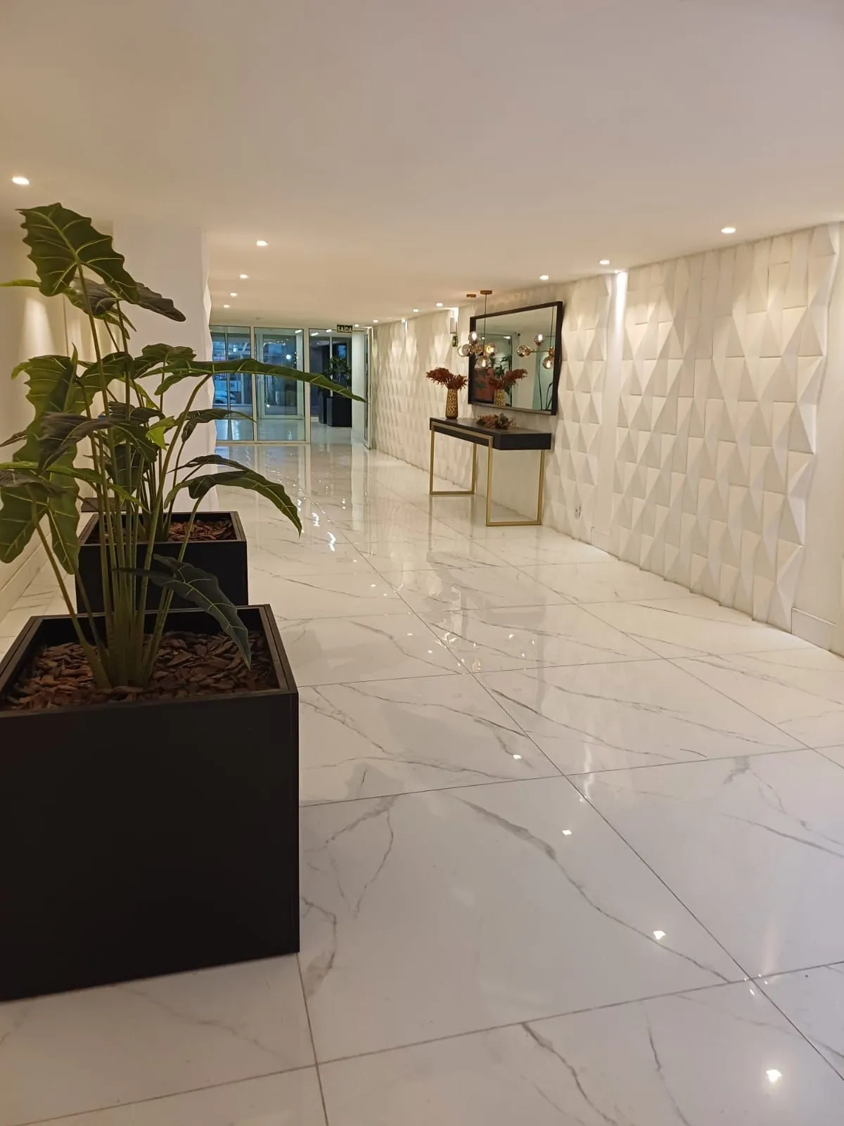 Imagem Amplo apartamento de 3 dormitórios com infra completa