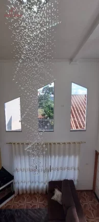 Imagem Belíssima casa a 800m do centro de Embu-Guaçu.