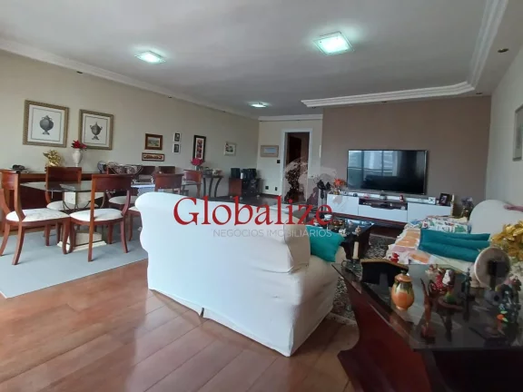 Imagem Apartamento à venda com 278m², 4 quartos, 2 suítes, vaga demarcada, perto da praia por R$ 1.450.000,00 no Embaré em Santos