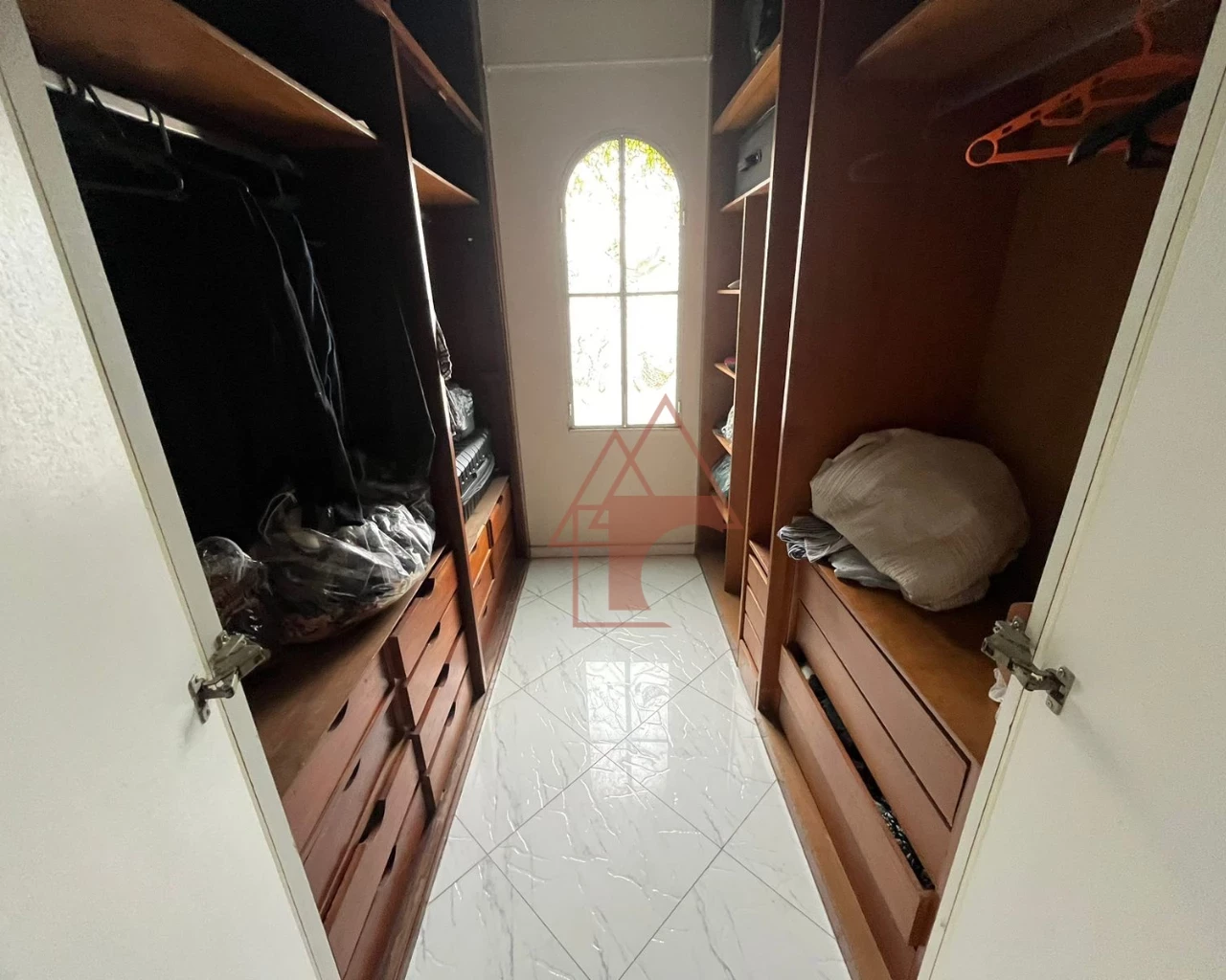 Imagem Sobrado com 4 Quartos à Venda ou Locação, 233 metros em Vila Ponte Nova - Cubatão