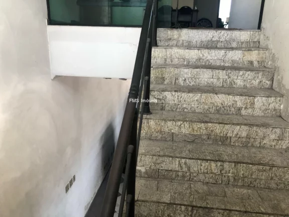Imagem Imóvel comercial com 600m2 na Av. Nossa Senhora do Sabará - Zona Sul.