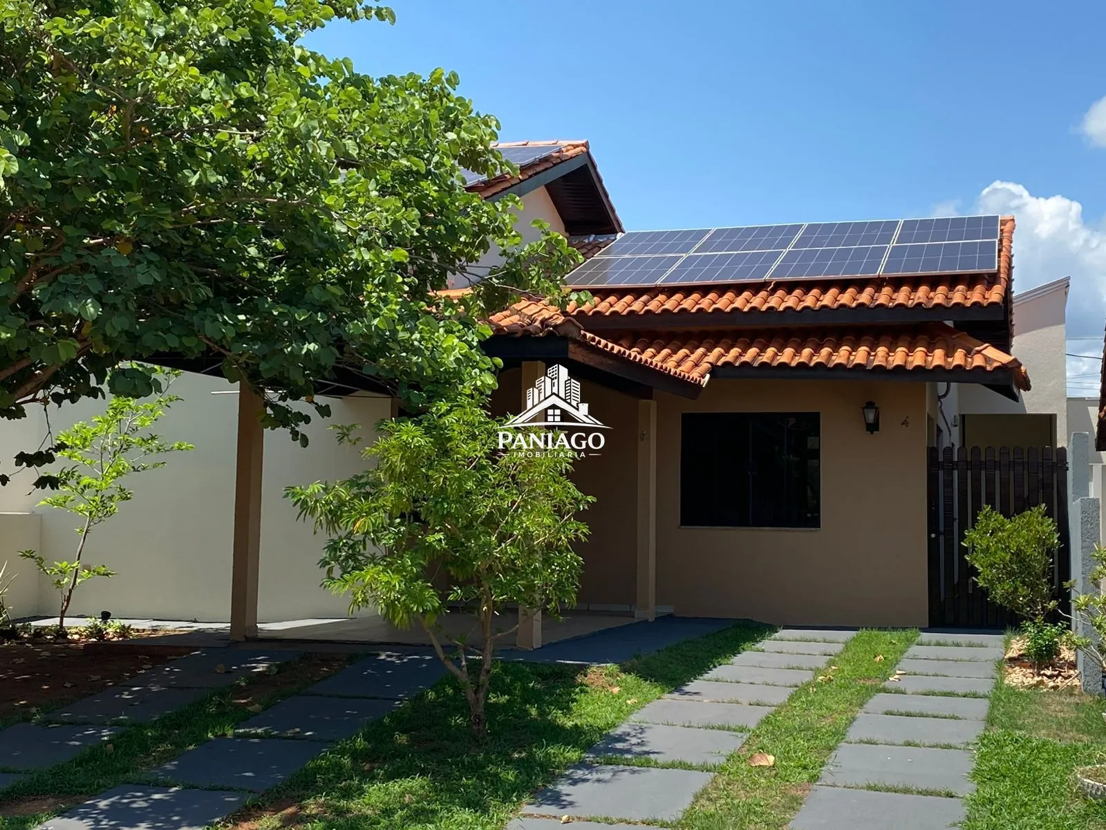 Foto do imóvel Casa à Venda no Condomínio Juliana em Várzea Grande - 3 Quartos e Energia Solar em Rua Ipê Rosa - Petrópolis, Várzea Grande - MT