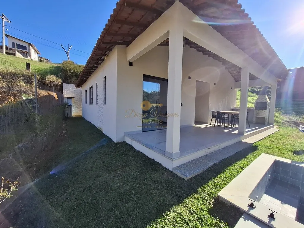 Imagem Casa em Condomínio para Venda em Teresópolis / RJ no bairro Vale Alpino