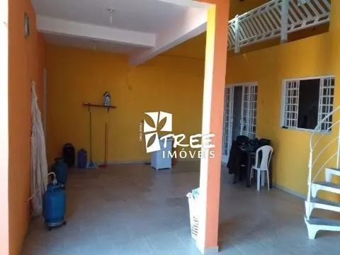 Imagem VENDA DE SOBRADO NO ARUJAMÉRICA, EM ARUJÁ/SP, 320m² com 3 quartos, suíte, lavanderia, salão e 05 vagas, sendo 02 cobertas. CONSULTE-NOS.