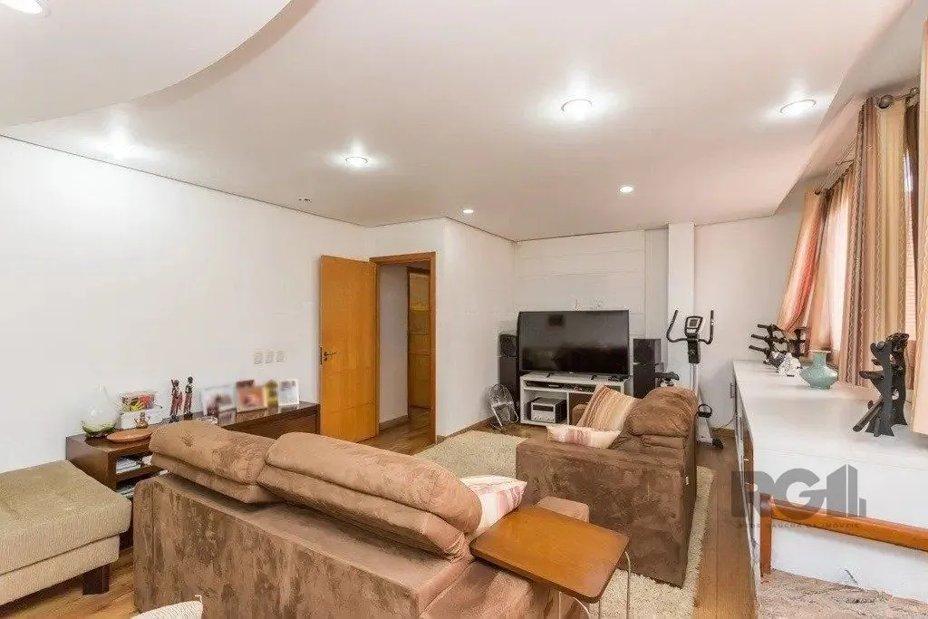 Imagem Casa com 3 dormitórios no bairro Jardim Lindóia