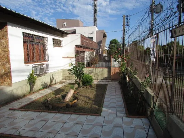 Imagem Casa térrea, com 3 dormitórios, 1 suíte, no bairro Nonoai.