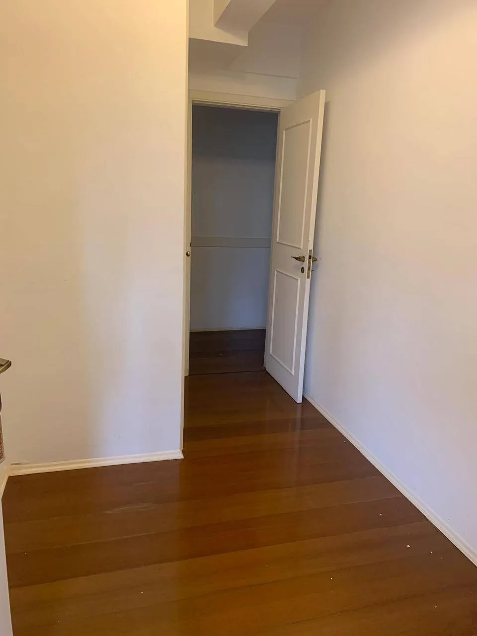 Imagem Apartamento de 4 Quartos (2 Suítes) para Aluguel em Alphaville Empresarial, Barueri - SP