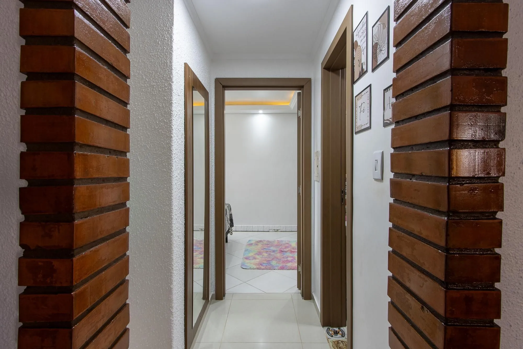 Imagem Casa de 4 dormitórios, 2 suítes, piscina, pátio e 2 vagas de garagem.