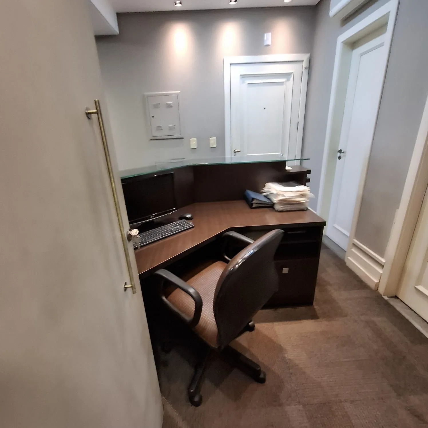 Imagem Sala Comercial com vaga para um carro escriturada