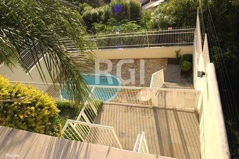 Imagem Casa para Venda - 485m², 3 dormitórios, sendo 1 suites, 4 vagas - Teresópolis