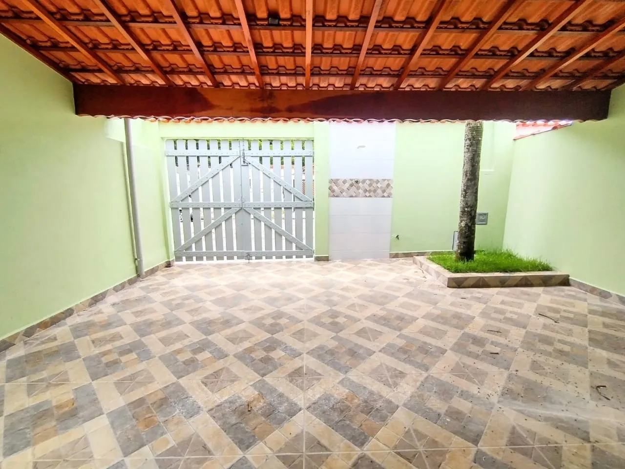 Imagem Casa para Venda em Mongaguá, Itaóca, 2 dormitórios, 1 suíte, 2 banheiros, 2 vagas