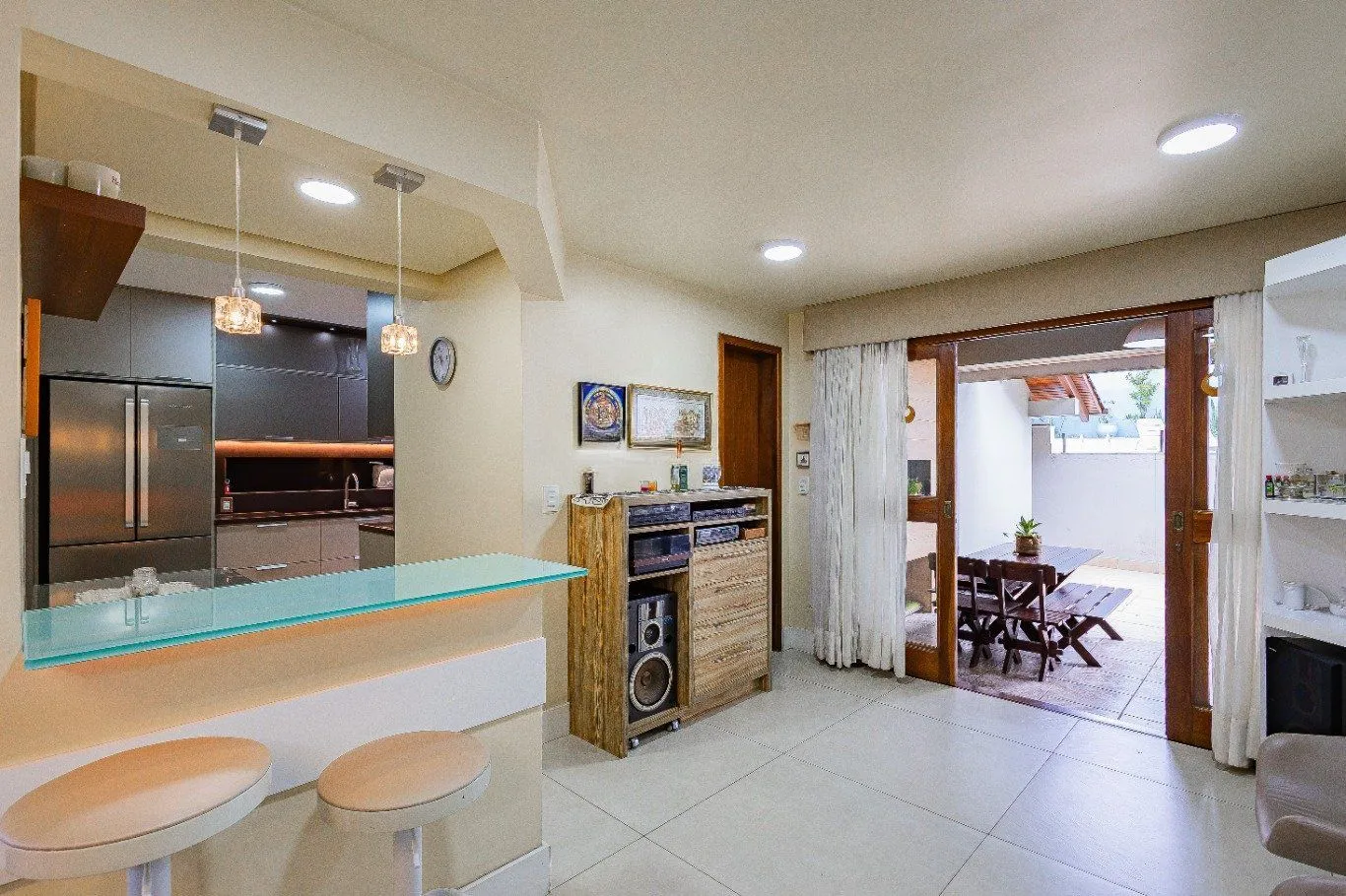 Imagem Casa de 4 dormitórios e 208m² à venda no Bairro Jardim Botânico, Porto Alegre.