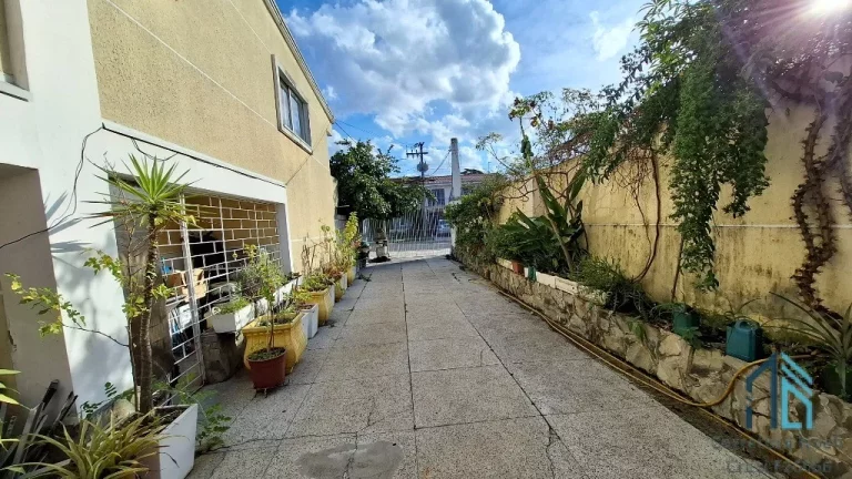 Imagem Residência, terreno COM 03 MORADIAS, no Água Verde em Curitiba pr