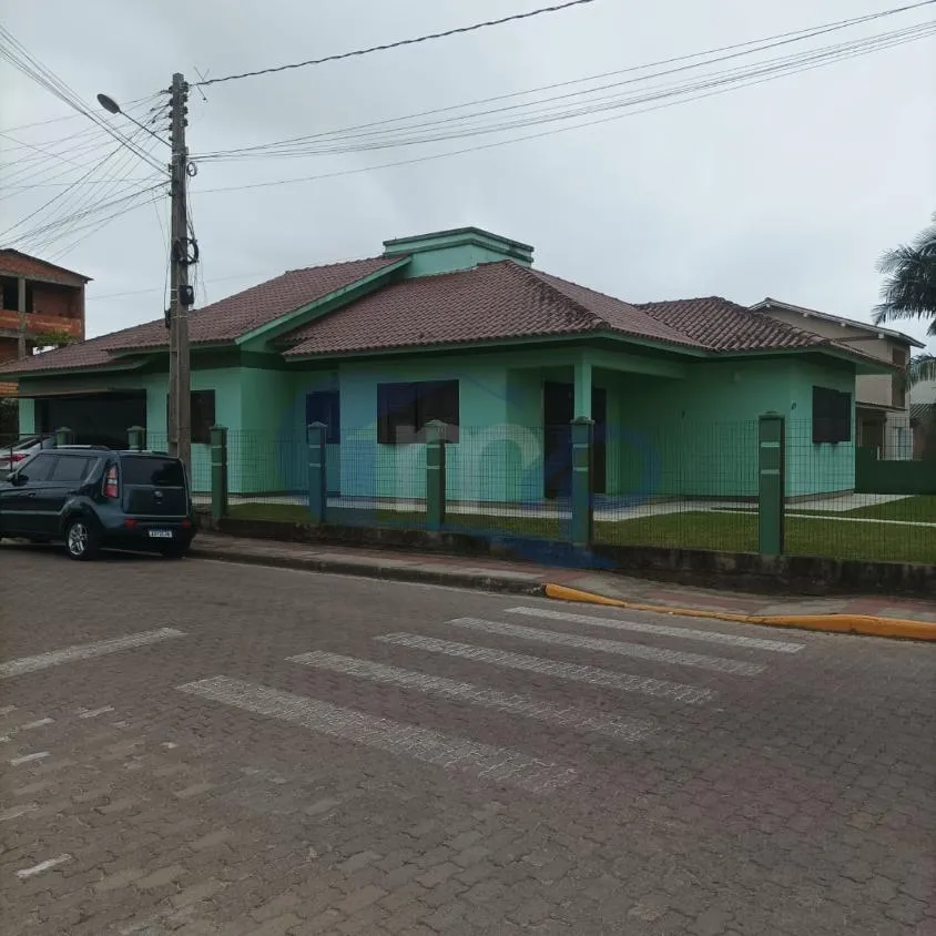 Imagem Casa a venda com 3 dormitorios no centro do Passo de Torres/SC
