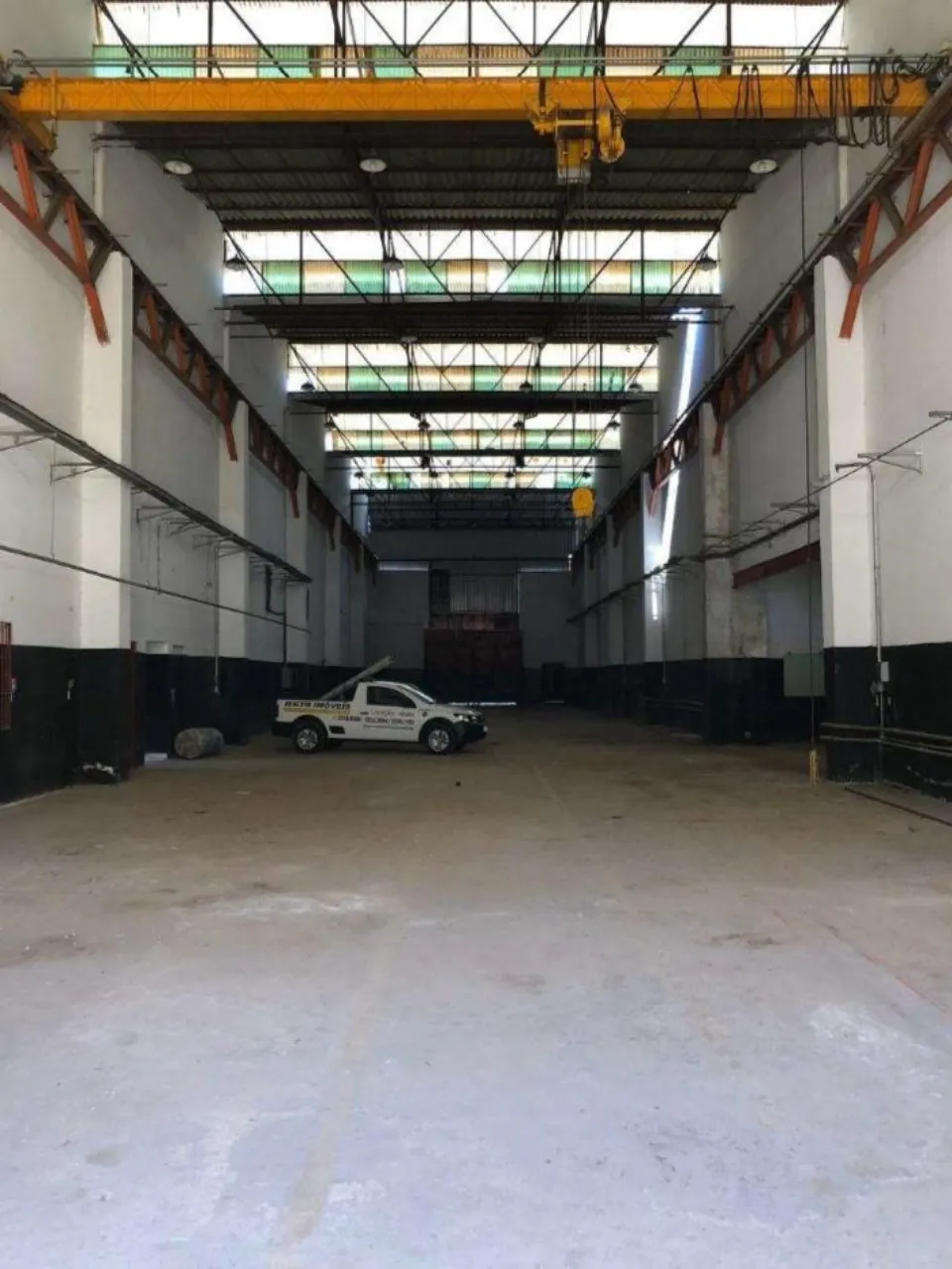 Imagem Galpão Industrial para Locação em Mairinque-SP, Bairro Mairinque: 1 Sala, 4 Banheiros, 2.000m² de Área.