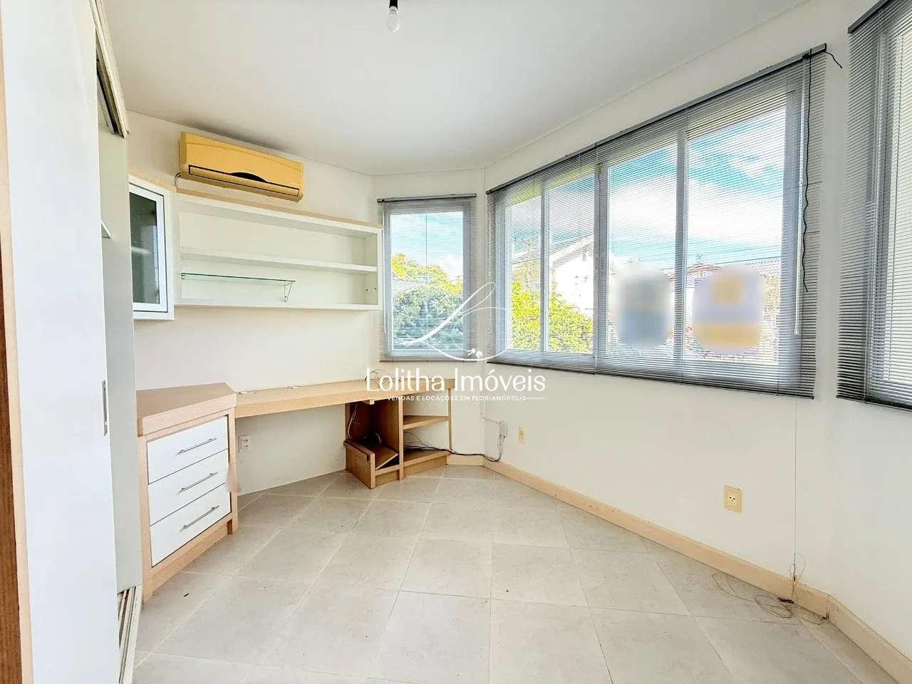 Imagem CASA COM 3 SUÍTES À VENDA EM JURERÊ - FLORIANÓPOLIS/SC