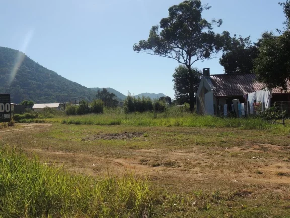 Imagem Terreno à venda em Garopaba-SC, bairro Areias de Macacu com 422m² de área. Invista agora!