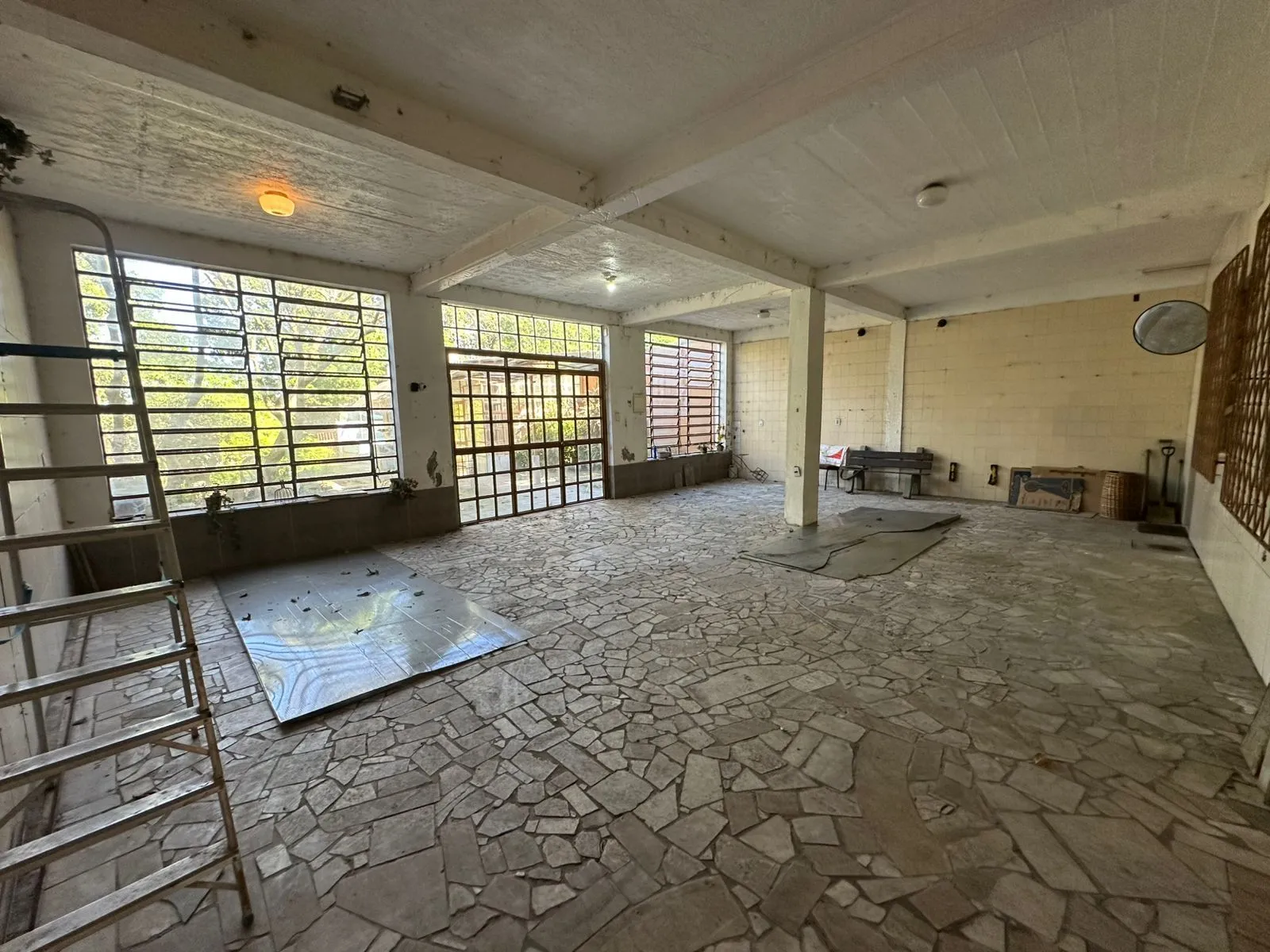 Imagem Casa à Venda no Bairro Cascata - 3 Dormitórios, Suíte, Piscina e Área de Lazer