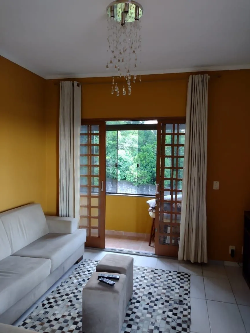 Imagem Casa para Venda - 0.18m², 2 dormitórios, sendo 2 suites, 3 vagas - Lomba do Pinheiro