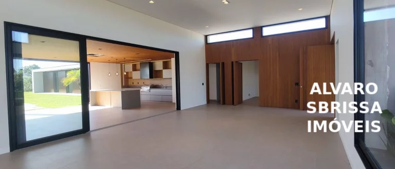 Imagem Casa de alto padrão, térrea com 5 suites, totalmente climatizada e com linda piscina.