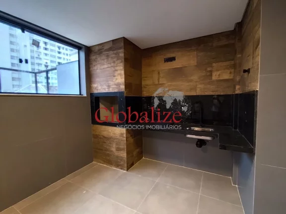 Imagem Casa sobreposta alta à venda com 280m², 3 suites, quadra da praia por R$1.940.000,00 no Embaré em Santos