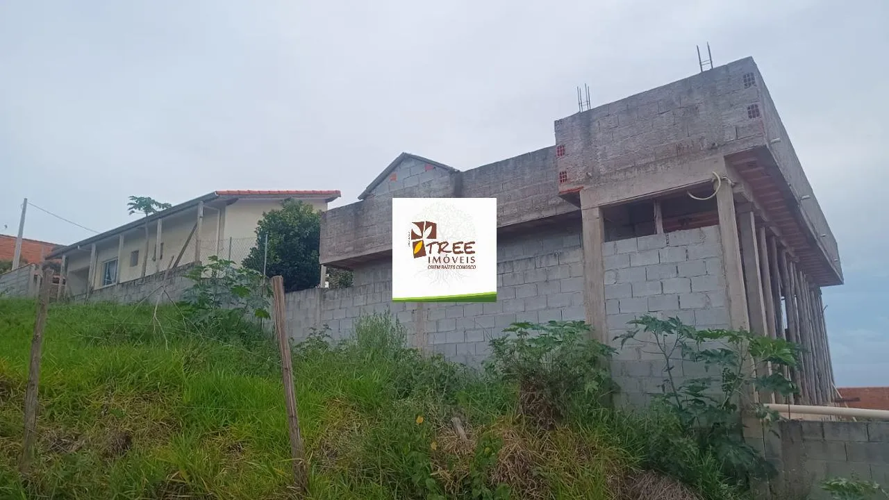 Imagem VENDA DE SOBRADO NO RESIDENCIAL ALTO DAS COLINAS, EM ARUJÁ/SP, 500m² com 5 quartos, suíte com hidro, piscina, 07 vagas e vista pra mata. CONSULTE-NOS.
