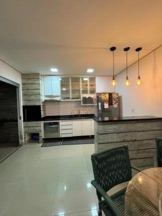 Imagem Casa em Condomínio de Luxo em Cuiabá-MT - 3 Quartos, 1 Suíte, 3 Salas, 2 Banheiros, 2 Vagas de Garagem - 158m². Venha Conferir!