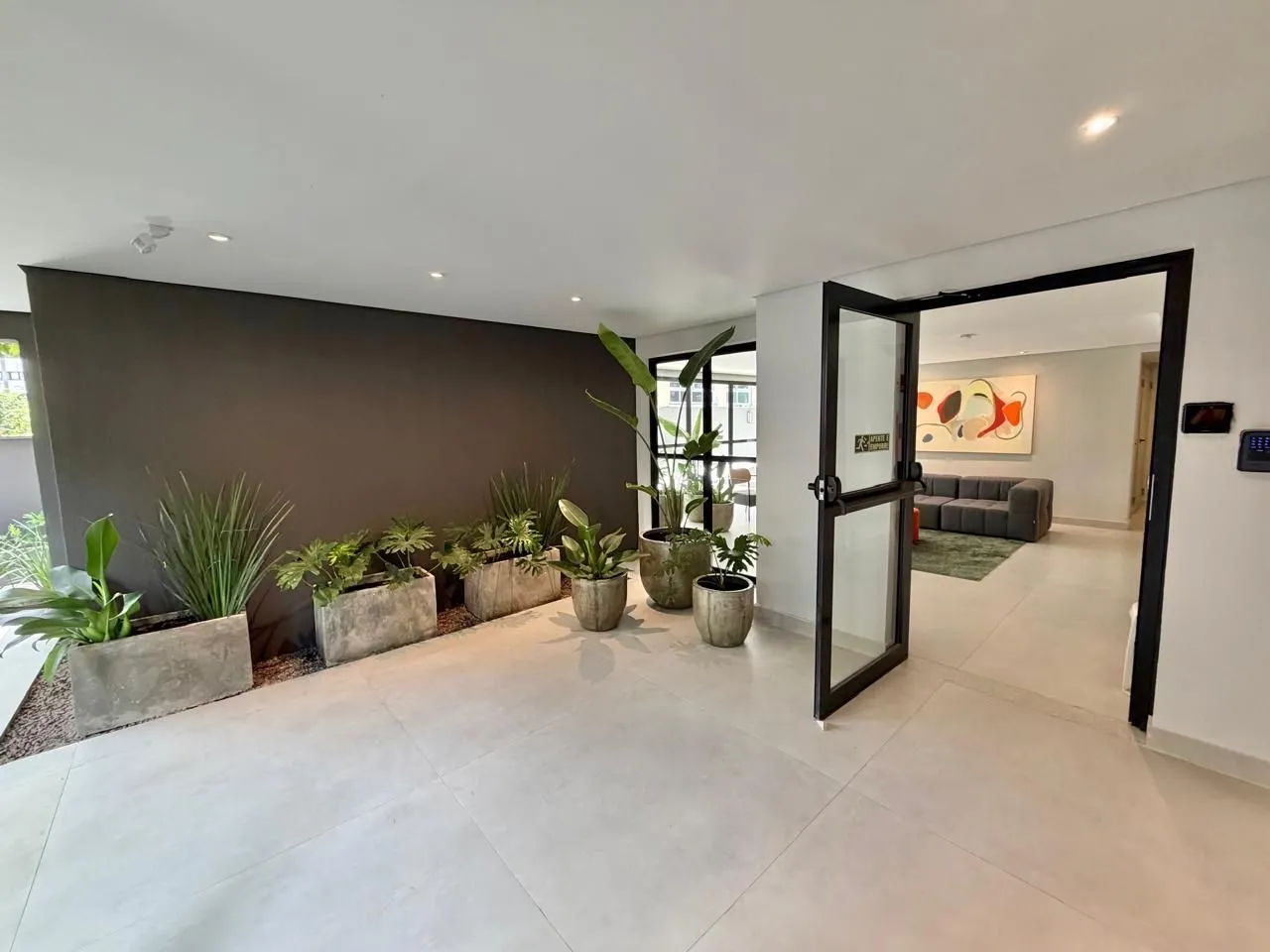 Imagem Excelente apartamento a venda no ITA123, com 2 domitórios no bairro Jardim Botânico.