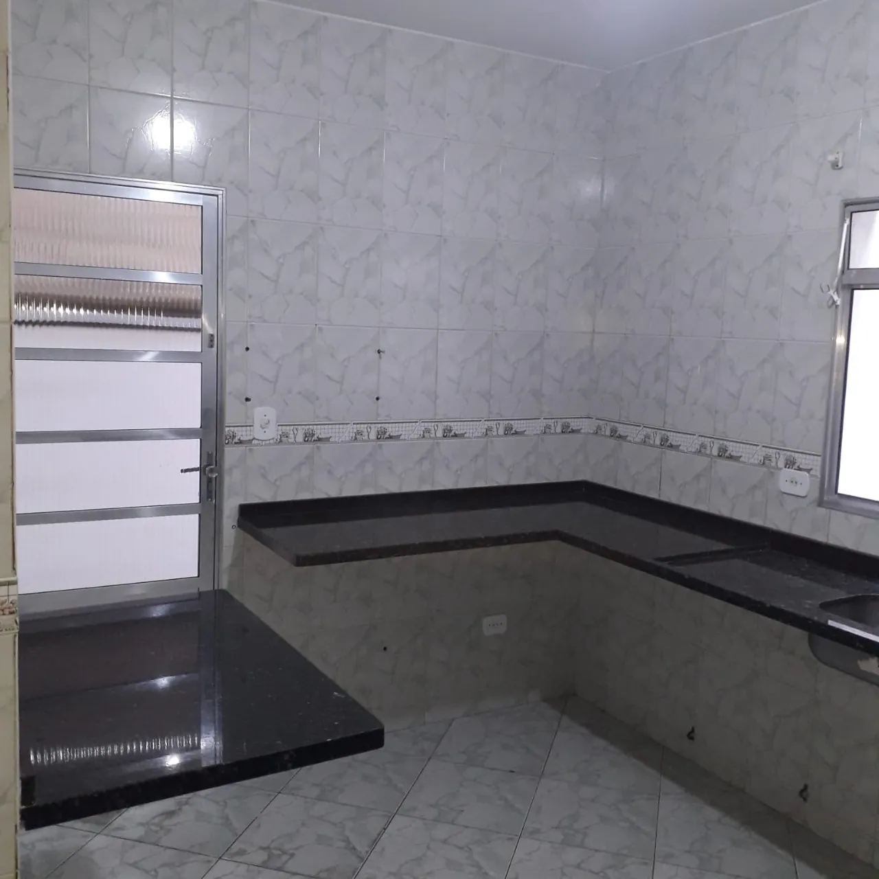 Imagem Casa à venda em Sorocaba-SP, Jardim Nilton Torres: 3 quartos, 1 suíte, 2 salas, 2 banheiros, 2 vagas de garagem, 125m².