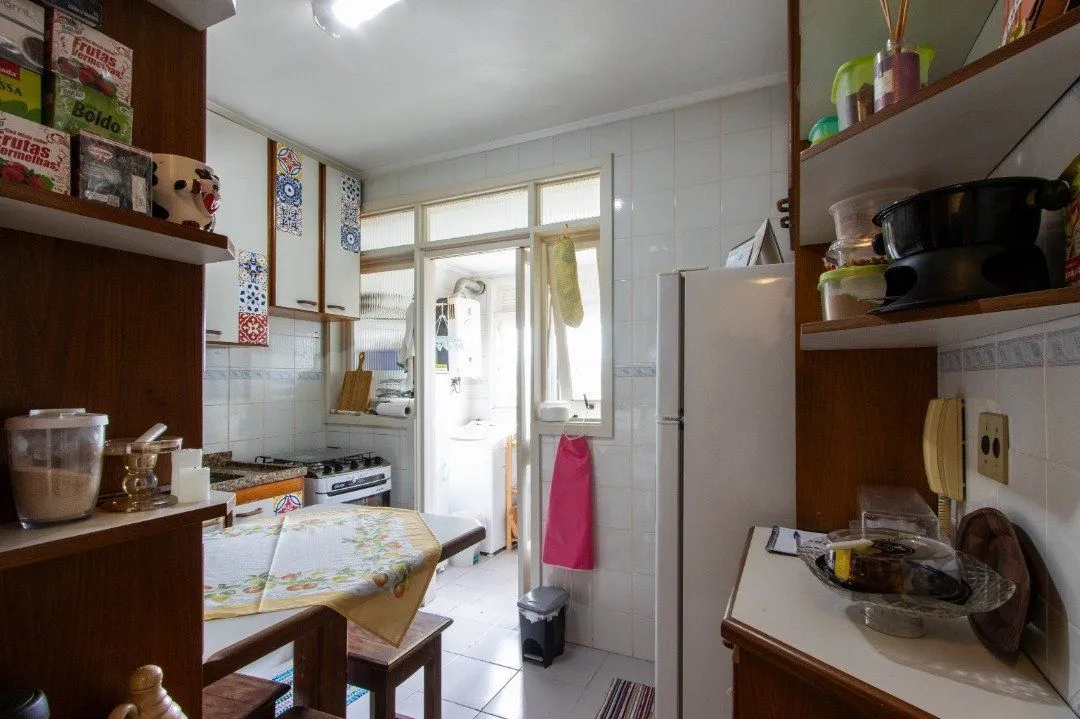 Imagem Apartamento com 73m², 2 dormitórios, área de serviço separada, living 2 ambientes , vaga de garagem escriturada e coberta.