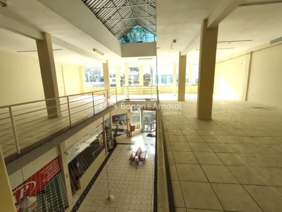 Imagem Galleria comercial à venda no centro de valinhos, varias salas, estacionamento subsolo
No piso tér...