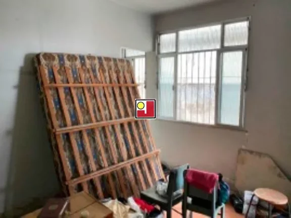 Imagem Vendo casa em Olaria, ótima rua, excelente ponto, preço baixinho, 210m² de terreno e 117m² construídos, piso cerâmica, comércio próximo .