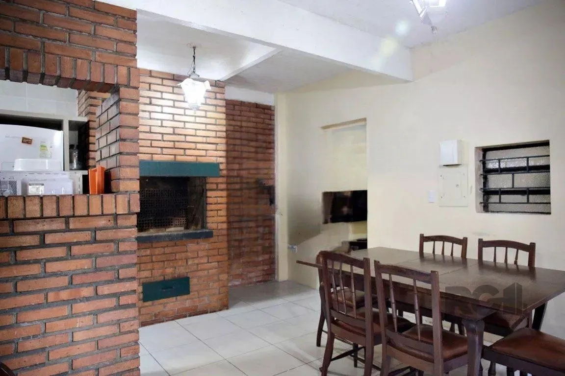 Imagem Casa 04 dormitórios, 01suíte, locação,234m² privativos, Petrópolis/Porto Alegre